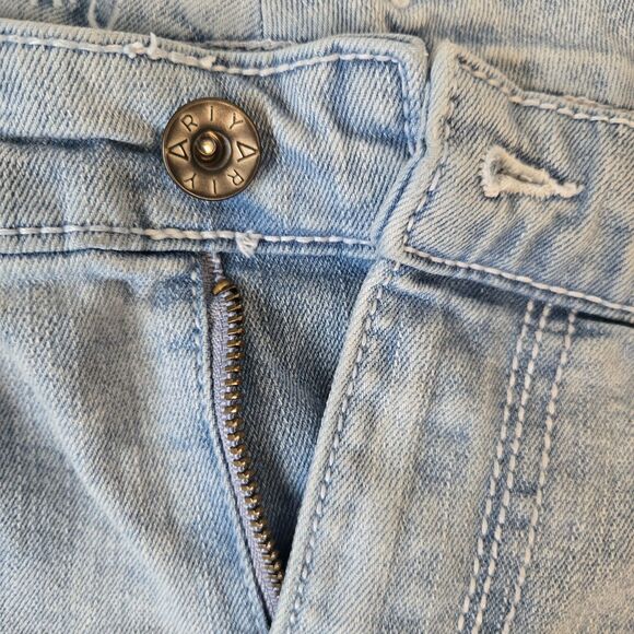 Ariya Jeans Co. Light Wash Denim Shorts Embellished Pockets Size 15/32 - Picture 5 of 13